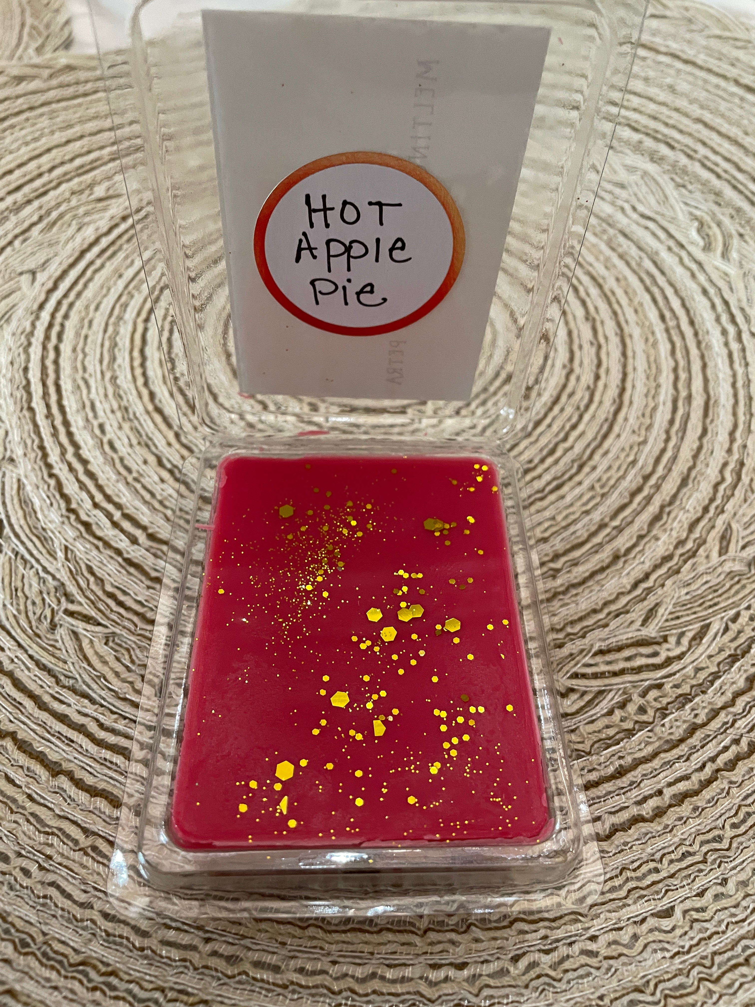 3.0 oz. HOT APPLE PIE SOY WAX MELTS in Classic Clamshell.