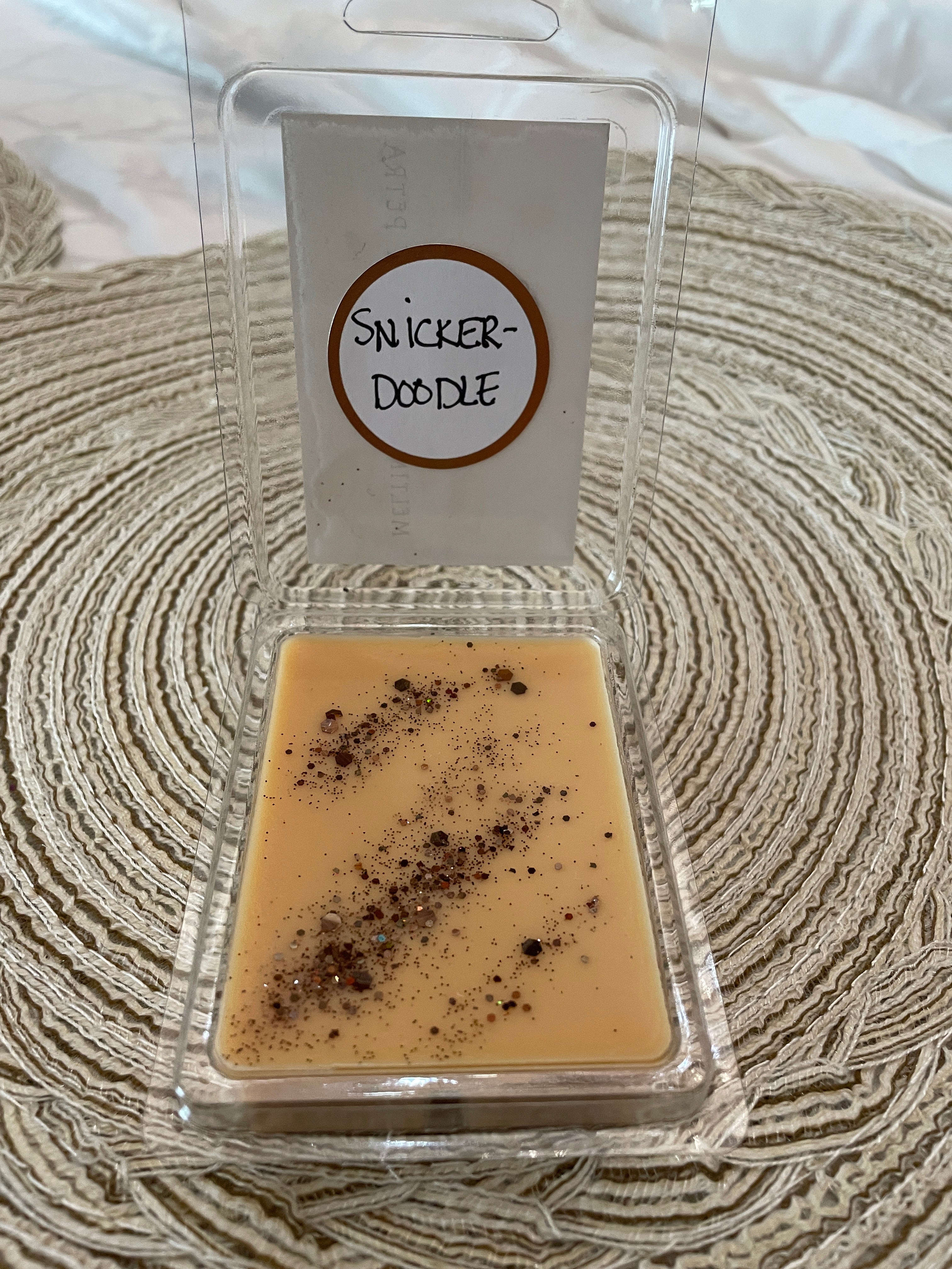 3.0 oz. SNICKERDOODLE SOY WAX MELTS in Classic Clamshell.