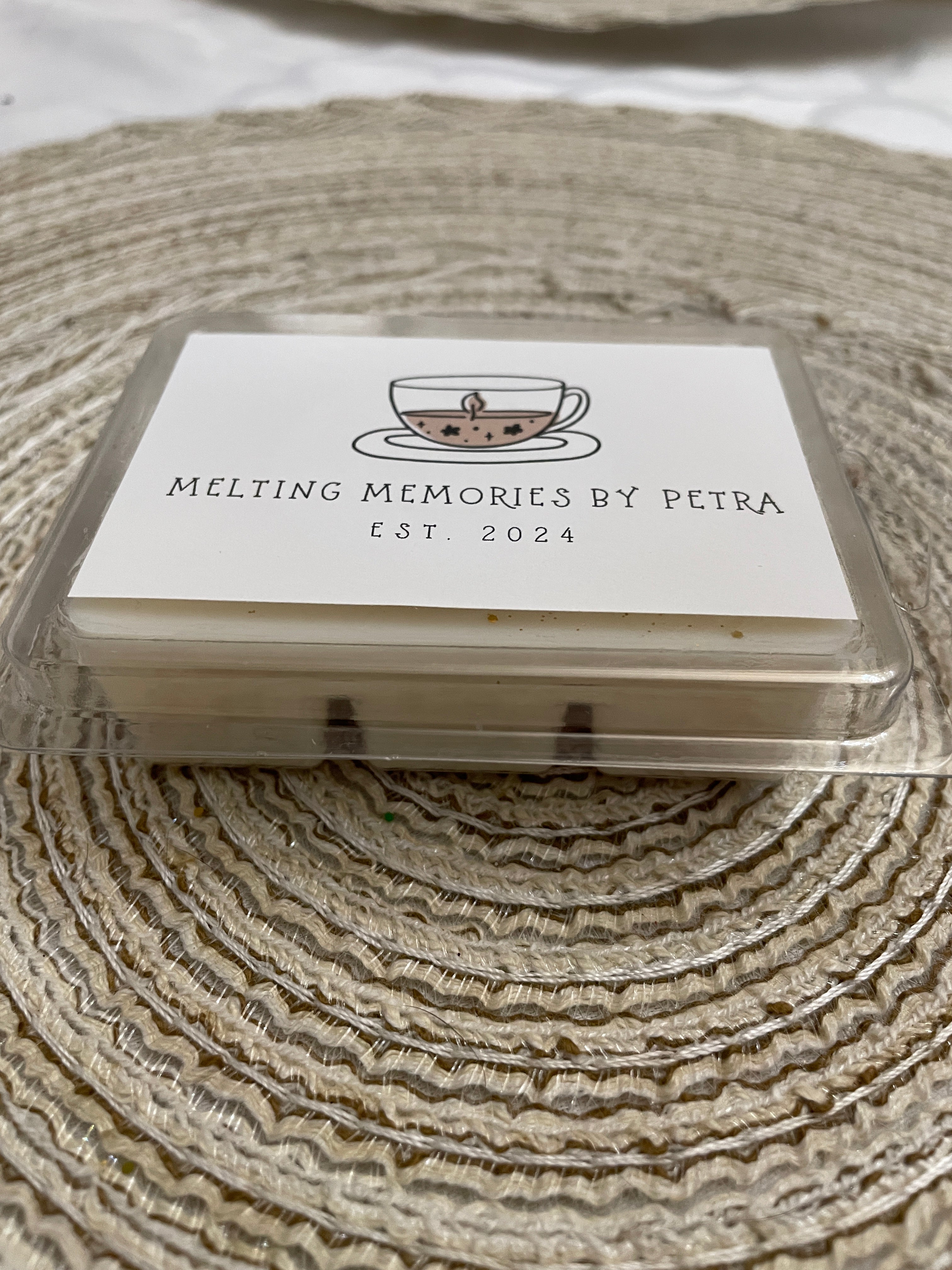 3.0 oz. AUTUMN GLOW SOY WAX MELTS in Classic Clamshell.